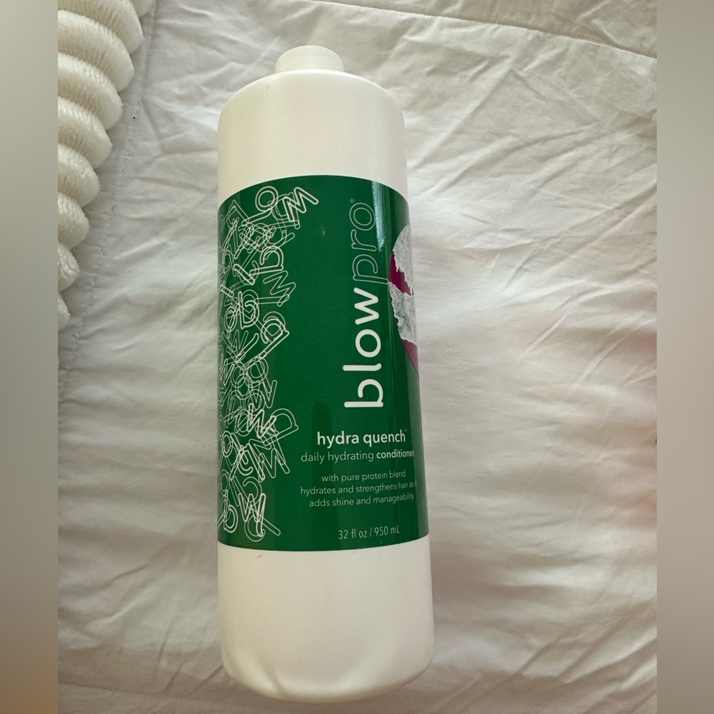 BlowPro Hydra Quench Daily Hydrating Conditioner 32 oz